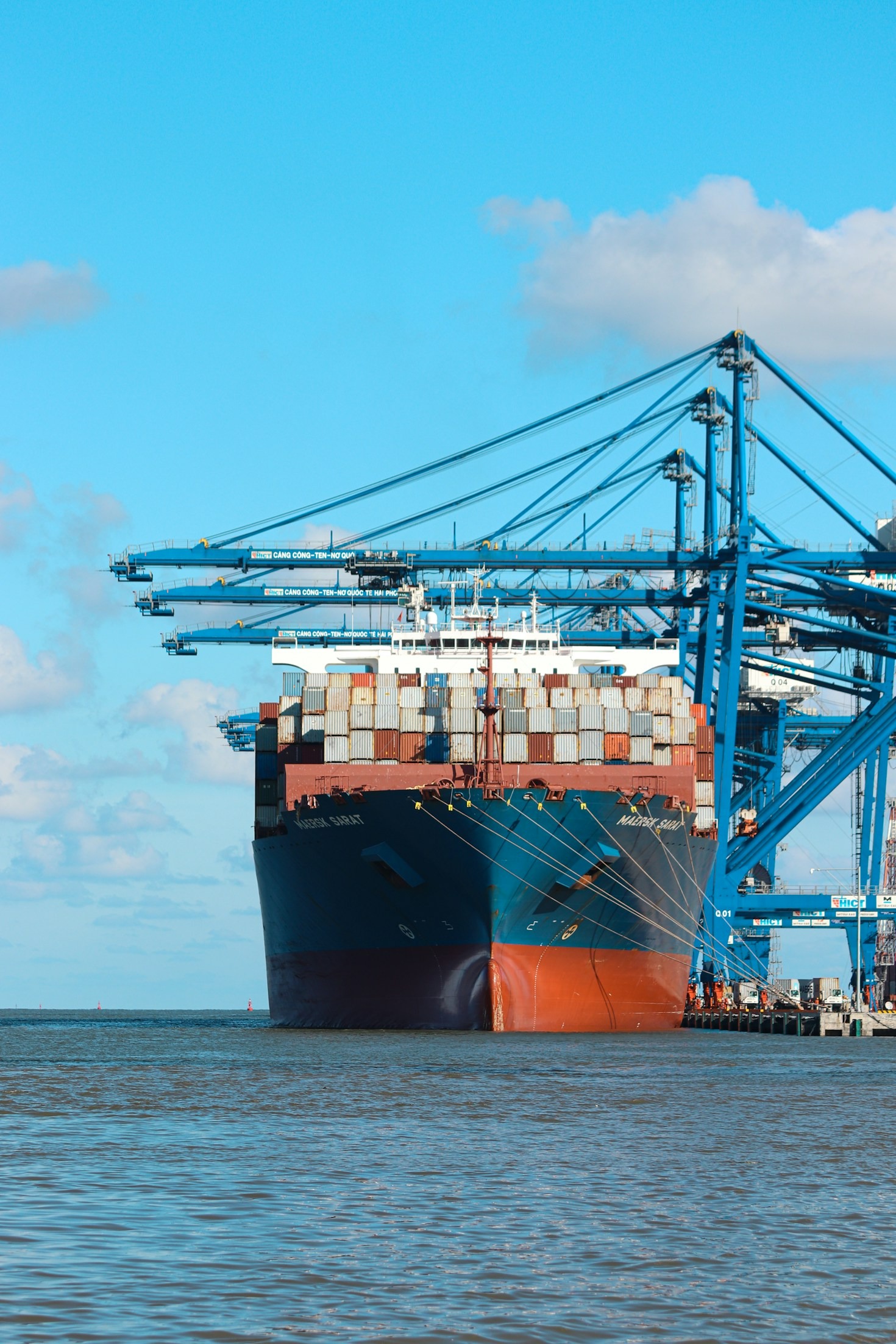 Navigating Logistics Challenges in International Trade
